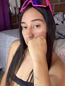 RAKEL37 online show from April 18, 2026, 7:58 pm