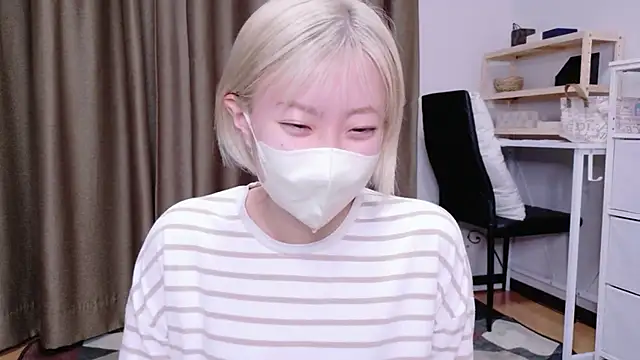 Snapshot of Nana__ch chatting on February 16, 2026, 9:44 pm Nana ch online show from February 16, 2026, 9:44 pm