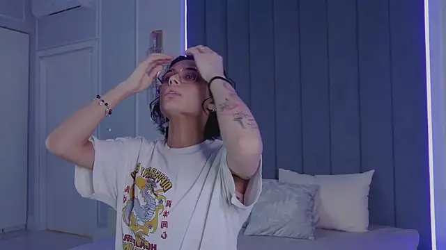 VioletAsh online show from April 14, 2026, 4:29 am