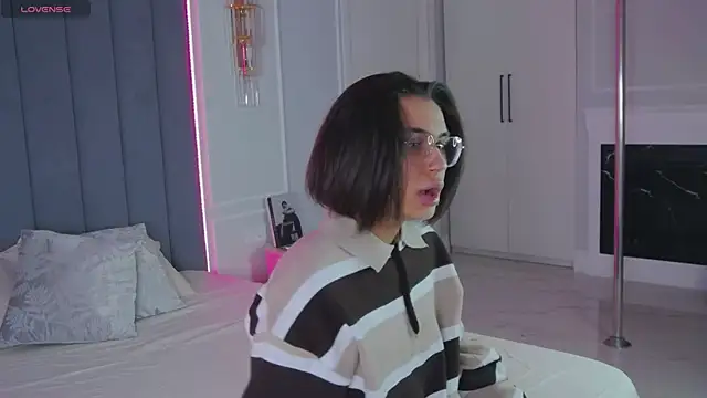 VioletAsh online show from April 23, 2026, 4:14 am