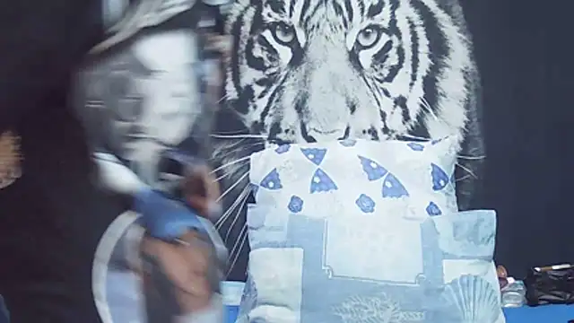 SweetPortableAmber online show from April 11, 2026, 10:52 am