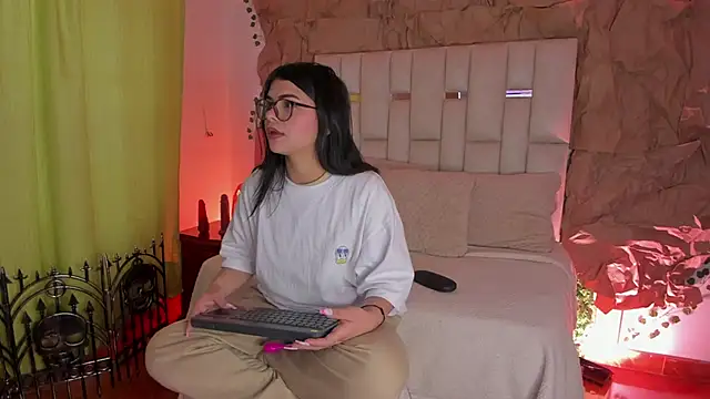 Jade Nmm online show from October 10, 2025, 12:59 pm