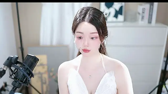 abbyli12 online show from October 25, 2025, 3:18 pm