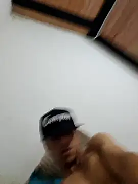 Santi2323xxX online show from April 17, 2026, 10:51 am