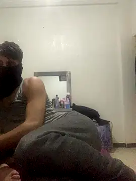 3Omar45 online show from November 19, 2025, 10:10 pm