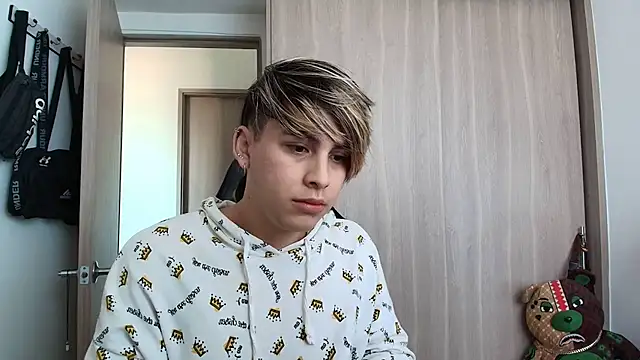 brunothompson3 online show from September 21, 2025, 8:10 pm