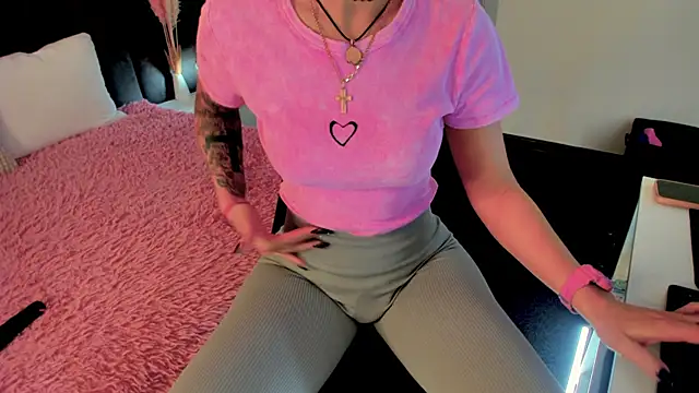 Kira Key online show from September 23, 2025, 1:41 am