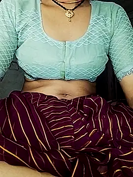 Snapshot of Hut_rotu_cute chatting on May 26, 2026, 5:42 pm Hut rotu cute online show from May 26, 2026, 5:42 pm