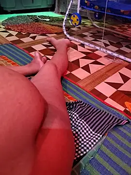 Snapshot of Hut_rotu_cute chatting on July 30, 2026, 4:28 pm Hut rotu cute online show from July 30, 2026, 4:28 pm