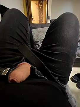 bigdicksklave online show from February 25, 2026, 8:35 am