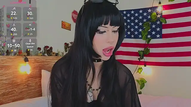 venomeowww   online show from April 13, 2026, 3:01 am