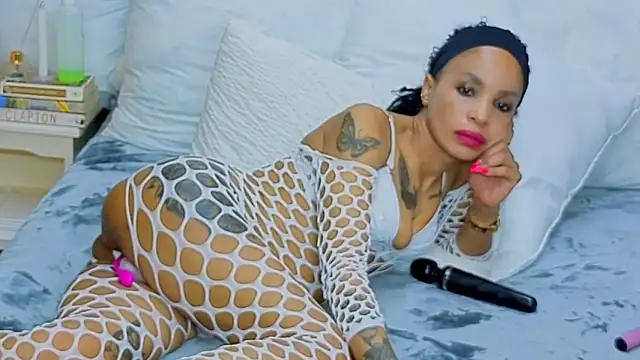 CaramelNatashaxx online show from October 26, 2025, 2:06 am