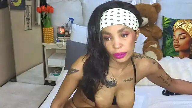 Snapshot of CaramelNatashaxx chatting on May 5, 2026, 3:20 pm CaramelNatashaxx online show from May 5, 2026, 3:20 pm