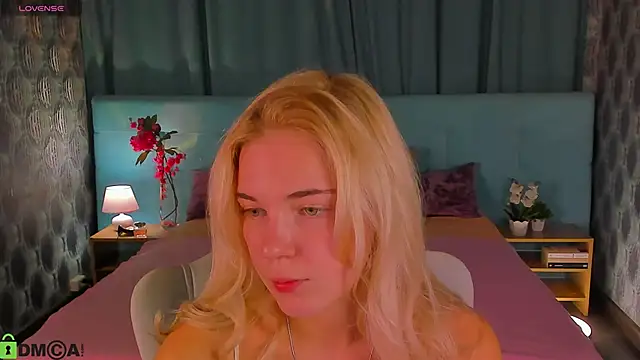 Aurora Bennet online show from September 22, 2025, 12:01 am