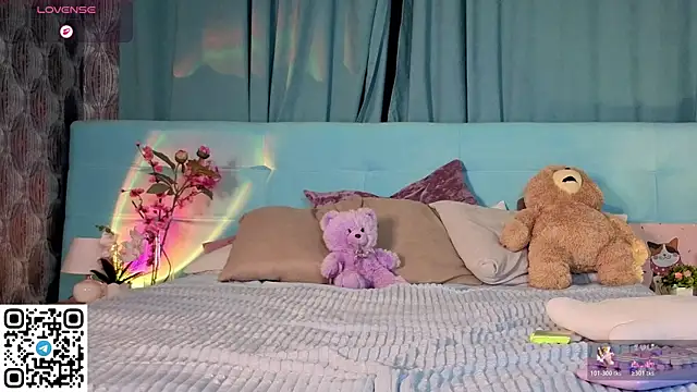 Aurora Bennet online show from February 9, 2026, 11:42 pm