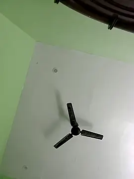 AnanyaKapoor89 online show from November 26, 2025, 6:25 am