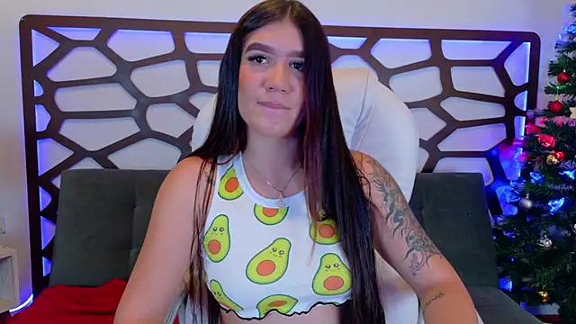 kloe bella online show from December 15, 2025, 1:04 pm