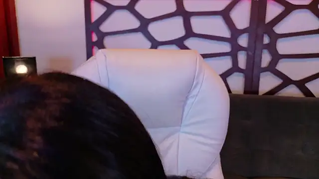 kloe bella online show from February 10, 2026, 1:04 pm