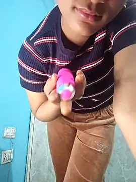 Nisha cam12 online show from November 17, 2025, 6:46 pm