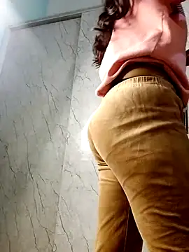 Nisha cam12 online show from November 19, 2025, 4:18 pm