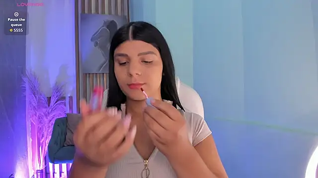 PauliinaBelle  online show from April 13, 2026, 1:16 pm