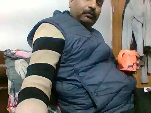 vardh033 online show from January 7, 2026, 6:32 pm