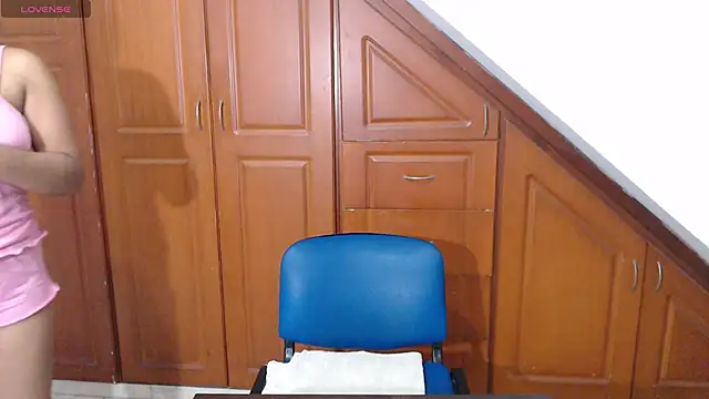 veronica em1 online show from November 10, 2025, 3:22 pm