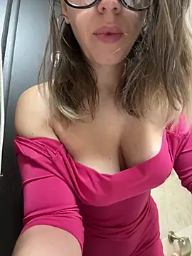 Snapshot of ladywithbigass chatting on February 4, 2025, 5:53 am ladywithbigass online show from February 4, 2025, 5:53 am