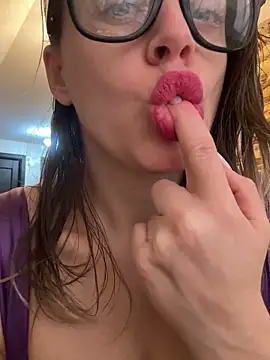 Snapshot of ladywithbigass chatting on February 18, 2025, 6:04 am ladywithbigass online show from February 18, 2025, 6:04 am