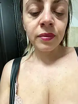 Snapshot of ladywithbigass chatting on March 12, 2025, 5:57 am ladywithbigass online show from March 12, 2025, 5:57 am