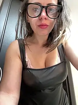 Snapshot of ladywithbigass chatting on March 18, 2025, 8:58 am ladywithbigass online show from March 18, 2025, 8:58 am