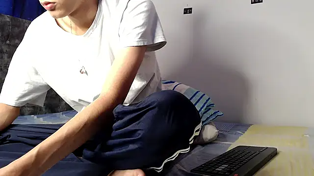 alexmark  online show from April 23, 2026, 5:04 pm