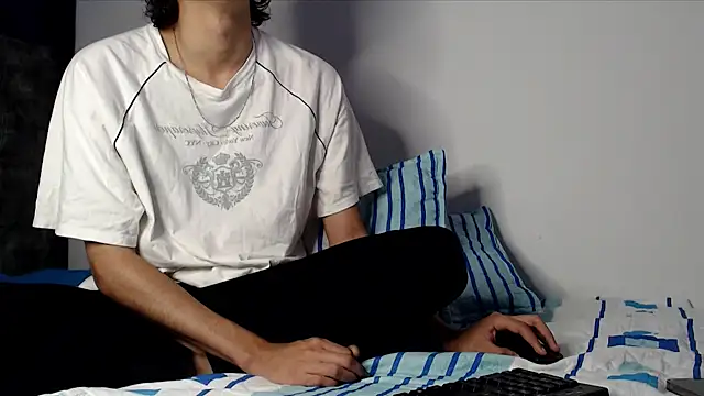 Snapshot of alexmark_ chatting on June 16, 2026, 6:54 pm alexmark online show from June 16, 2026, 6:54 pm