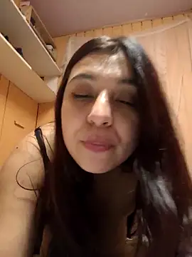 caronicole77 online show from April 22, 2026, 5:43 am