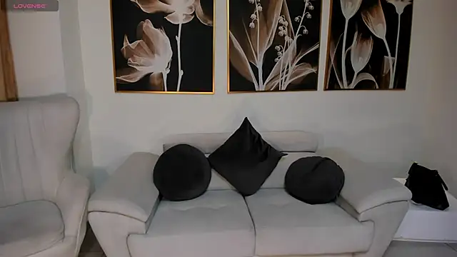 LeahNovac online show from September 24, 2025, 11:13 am