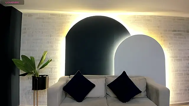 LeahNovac online show from October 2, 2025, 11:06 am