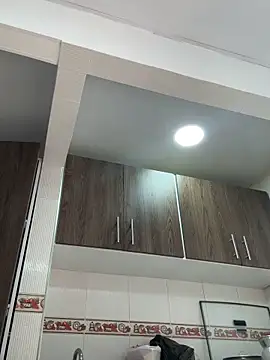 evelyn 1702 online show from December 5, 2025, 9:00 pm