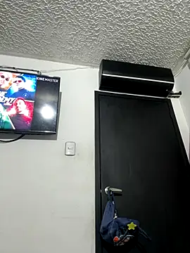 evelyn 1702 online show from December 14, 2025, 10:58 pm