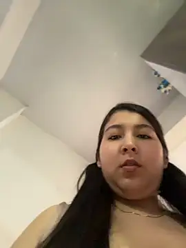 Snapshot of evelyn_1702 chatting on June 25, 2026, 6:34 pm evelyn 1702 online show from June 25, 2026, 6:34 pm
