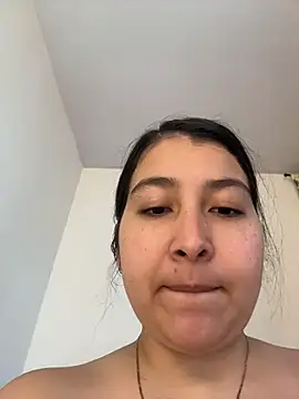 Snapshot of evelyn_1702 chatting on July 10, 2026, 8:33 pm evelyn 1702 online show from July 10, 2026, 8:33 pm