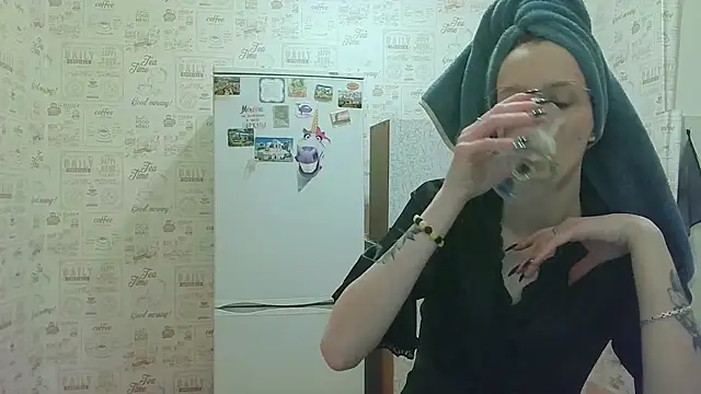 Lucy Divine online show from December 3, 2025, 2:26 pm