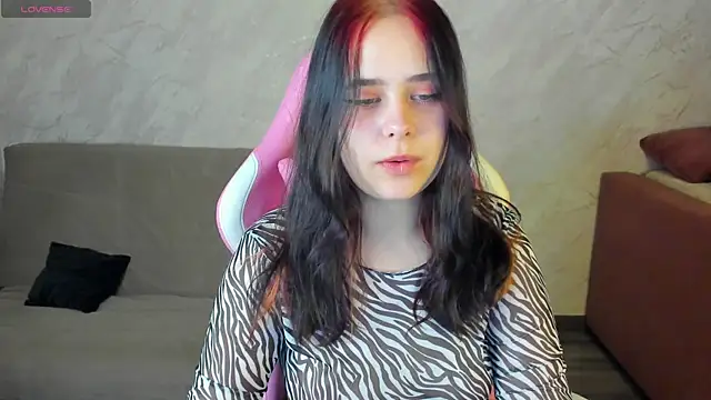 Alis Platt online show from October 6, 2025, 1:03 am