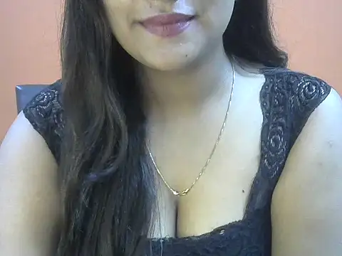 Queenxxx98 online show from November 27, 2025, 5:59 pm