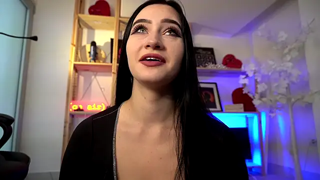 Mary Lori online show from September 14, 2025, 6:34 am