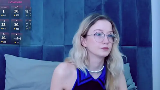 MaeLili online show from December 3, 2025, 4:09 am