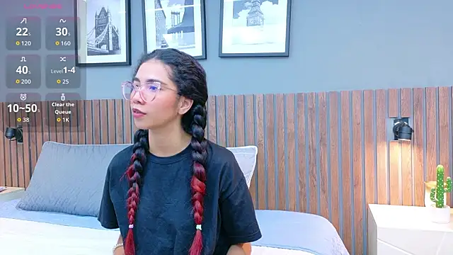 luna roja25 online show from September 15, 2025, 1:33 pm