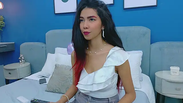 luna roja25 online show from October 6, 2025, 10:29 pm