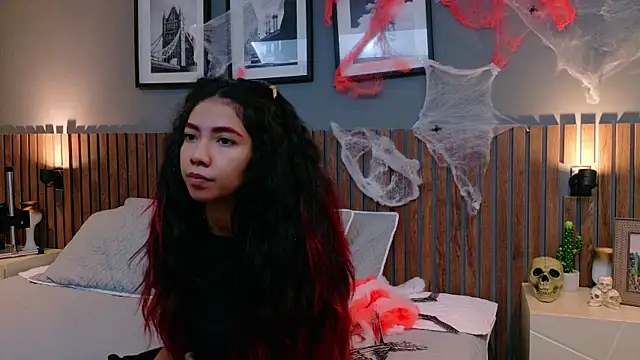 luna roja25 online show from October 18, 2025, 12:39 pm