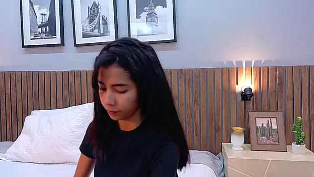 luna roja25 online show from February 24, 2026, 12:58 pm