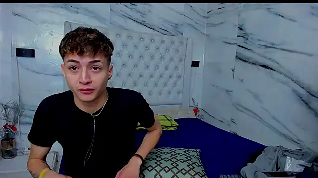 Ari and Storm online show from November 25, 2025, 1:33 pm